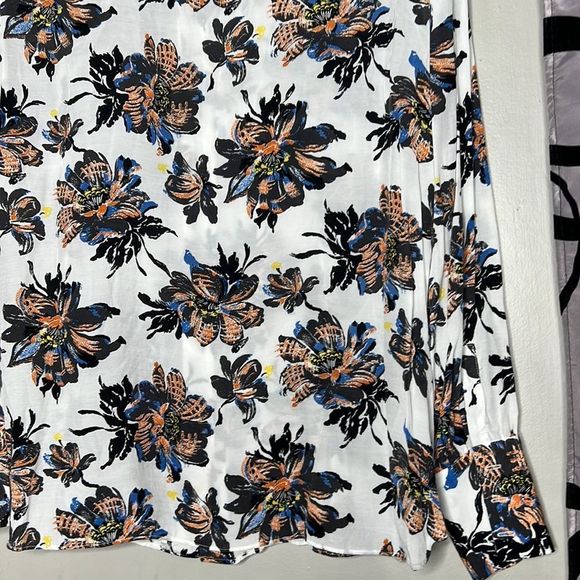 Zara floral, long sleeve, button-down blouse, size large - Picture 10 of 13